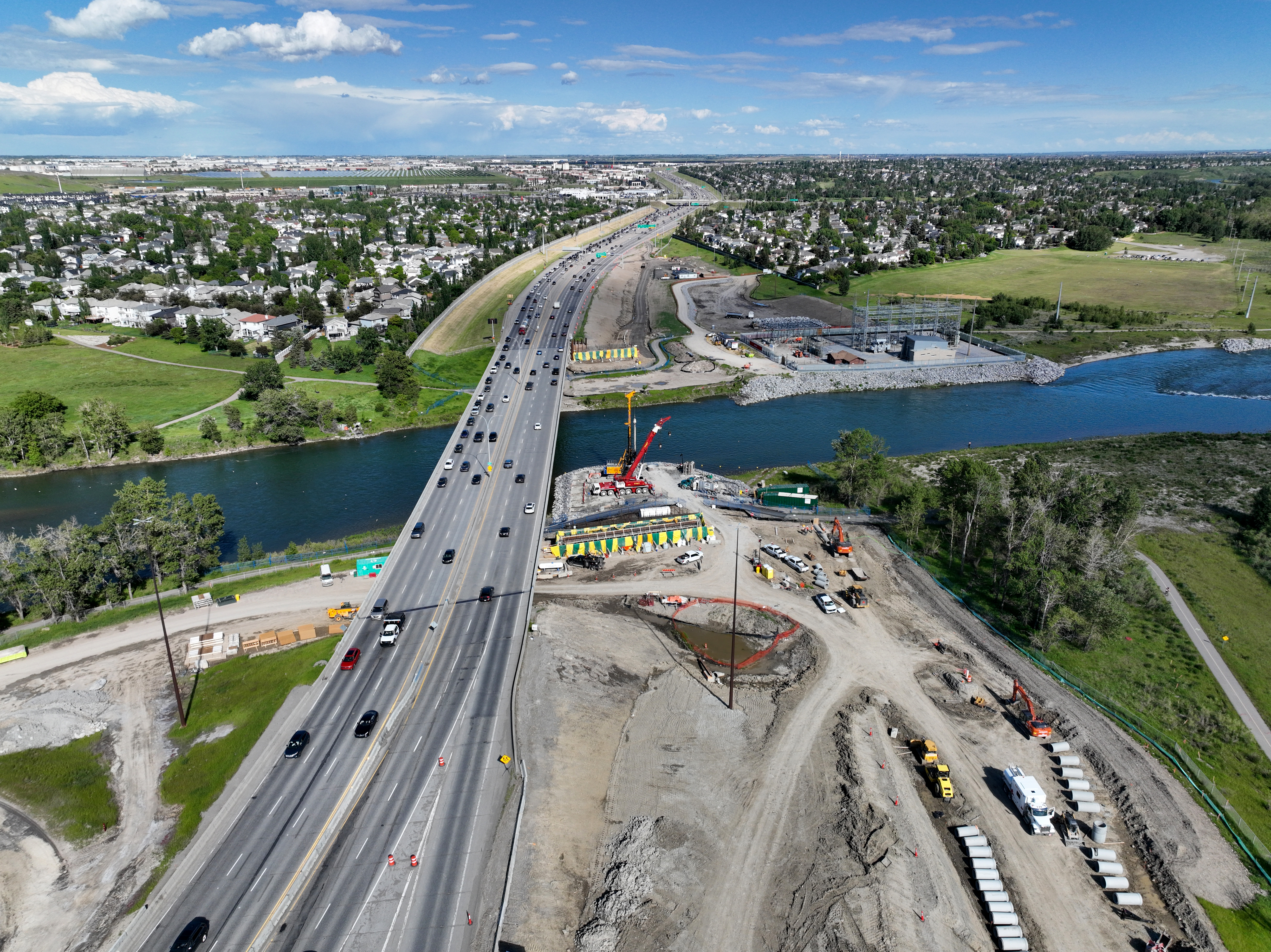 Deerfoot trail with heavy traffic in both directions